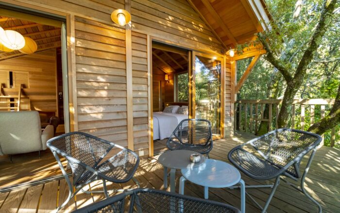 Outdoor Terrace of Family Tree hut in Corsica