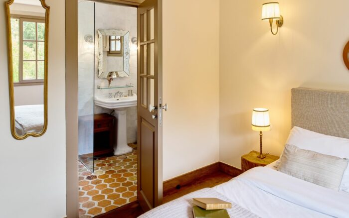 Chambre Confort tête de lit et éclairage