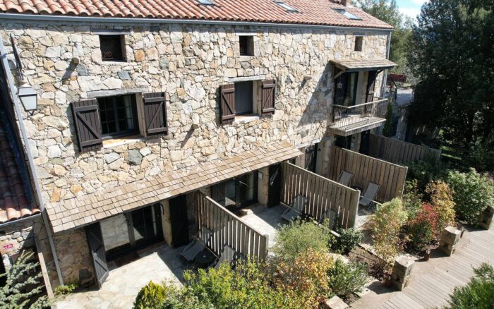 Bâtisse Extérieure Chambre Familiale Charme Ferme Auberge en Corse