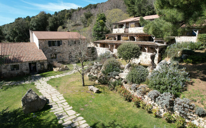 Building of Superior Room Farm Inn in Corsica